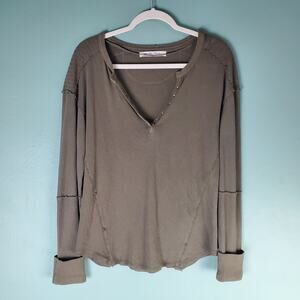We The Free Womens Dark Green Long Cuffed Sleeve Distressed V-Neck Henley Size M